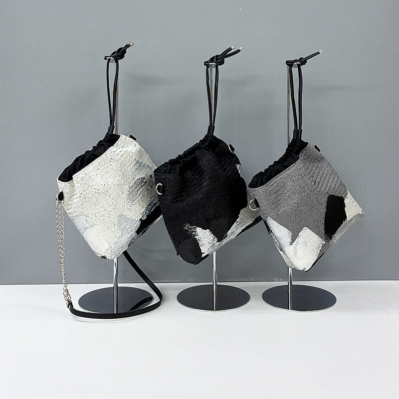 padded drawstring bag